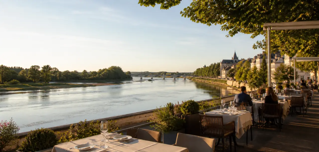 Restaurant terrasse à Orléans : vue sur la Loire, bord du Loiret et bons réflexes avant de réserver